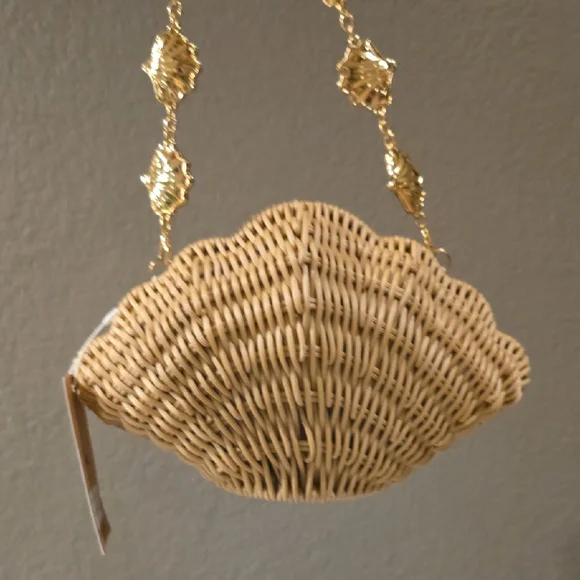 NWT Tommy Bahama Seashell Bag with Gold Chain - Picture 10 of 10